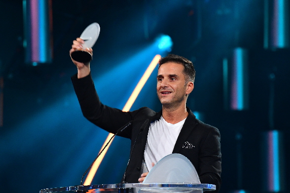 zcan Cosar erhlt den "Comedypreis 2019" in der Kategorie "Bester Newcomer".